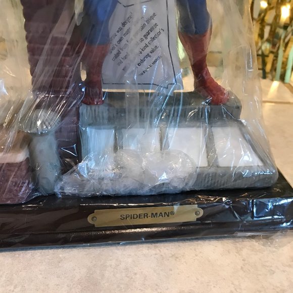 The Marvel Collection * Authentic Limited Edition John Romita Spiderman Figurine - Picture 6 of 9